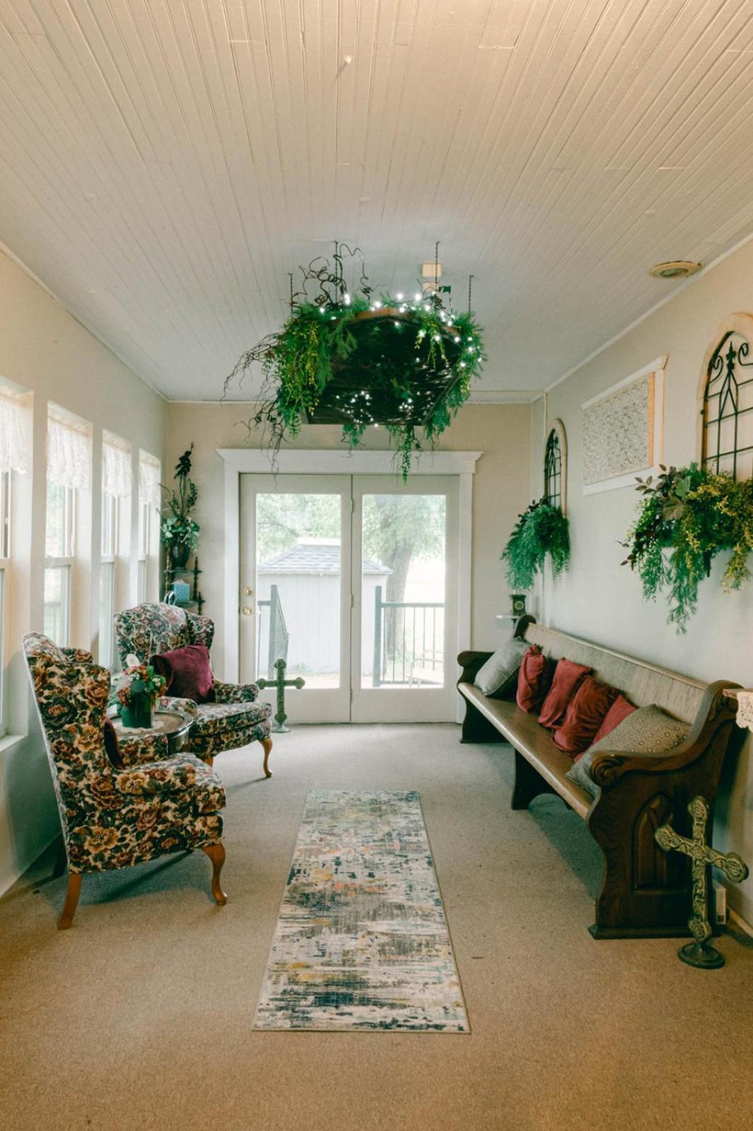 Ellinwood The Wolf Manor B&B 외부 사진