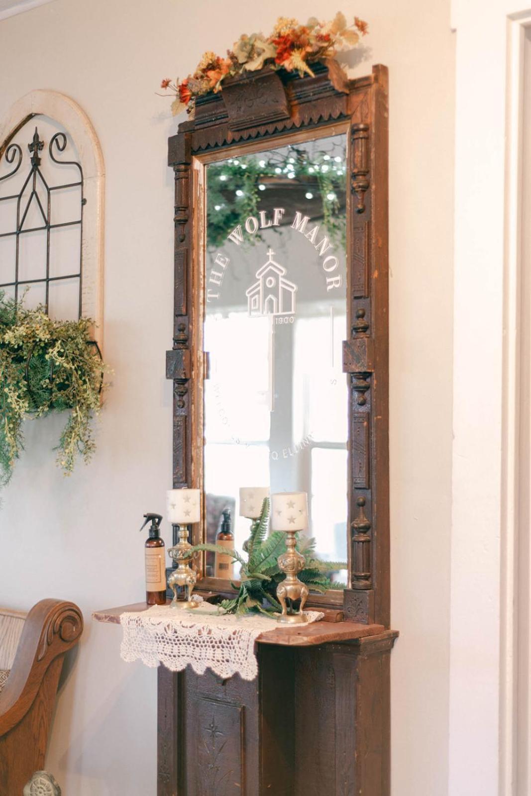 Ellinwood The Wolf Manor B&B 외부 사진