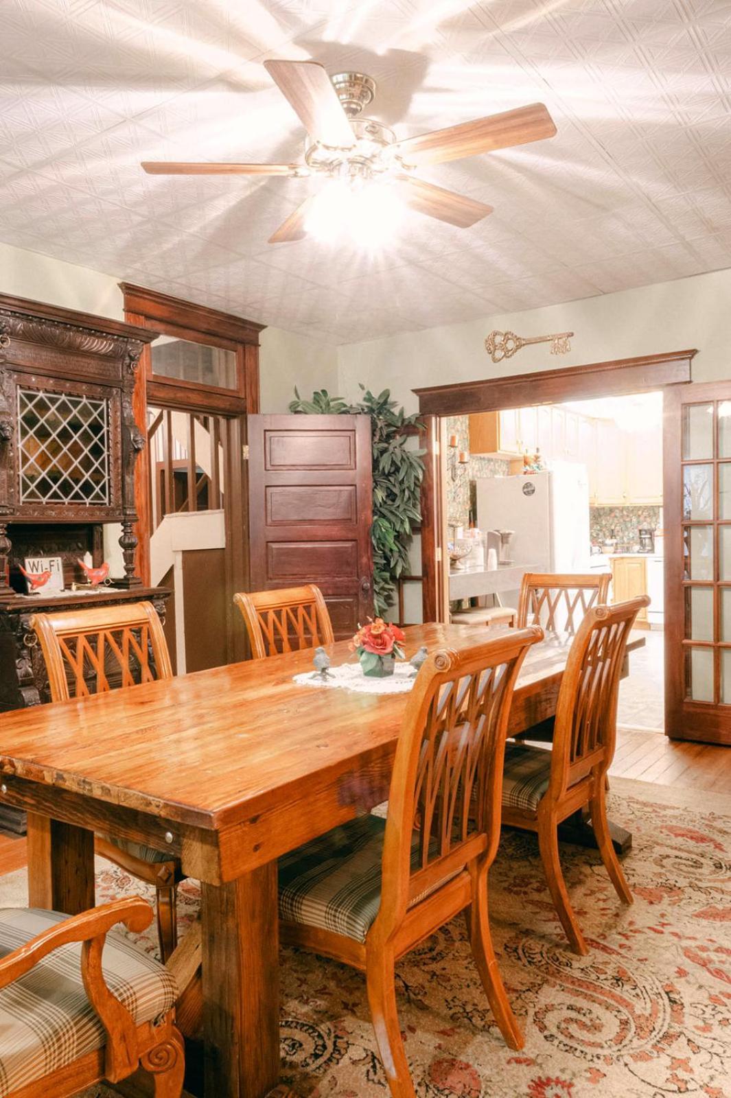 Ellinwood The Wolf Manor B&B 외부 사진