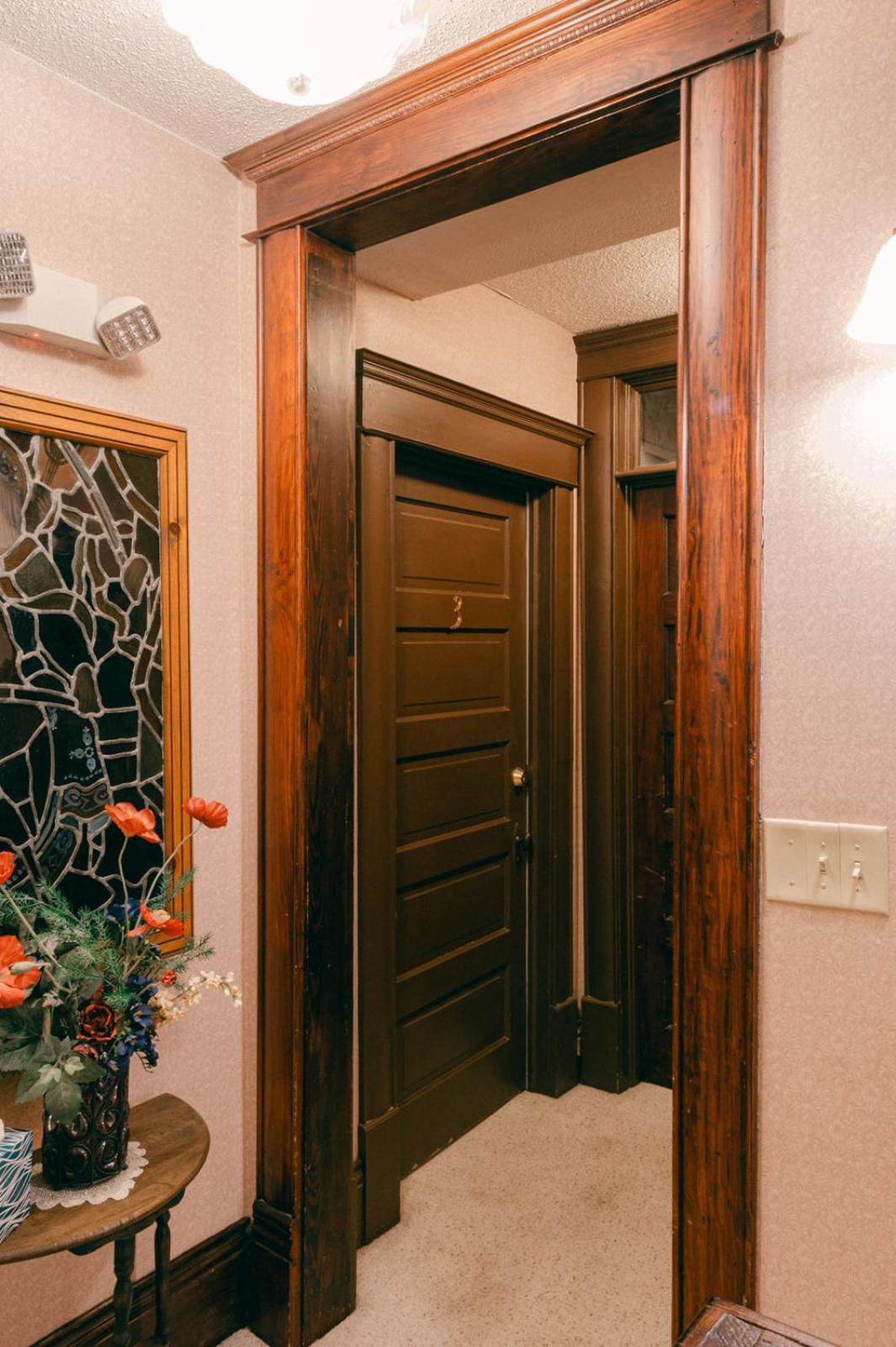Ellinwood The Wolf Manor B&B 외부 사진